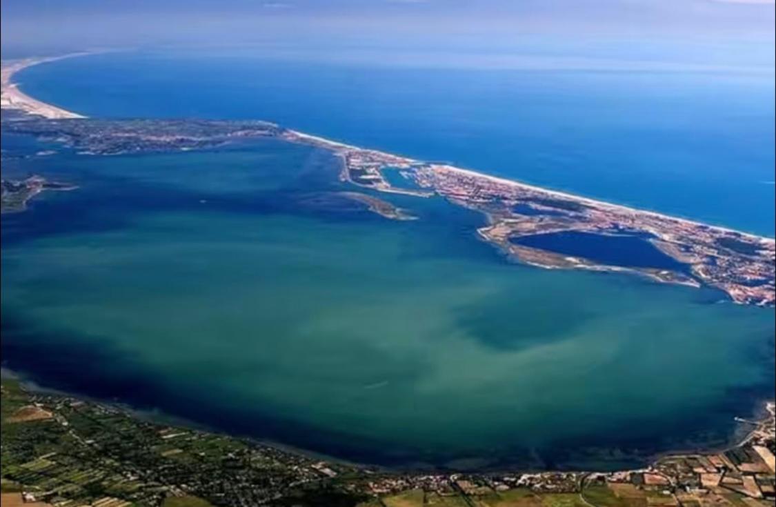 Вилла Belle Marina En Bord D'Etang Ле Баркарес Экстерьер фото